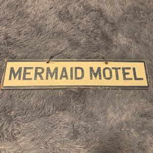 “Mermaid Motel” Brandy Melville sign